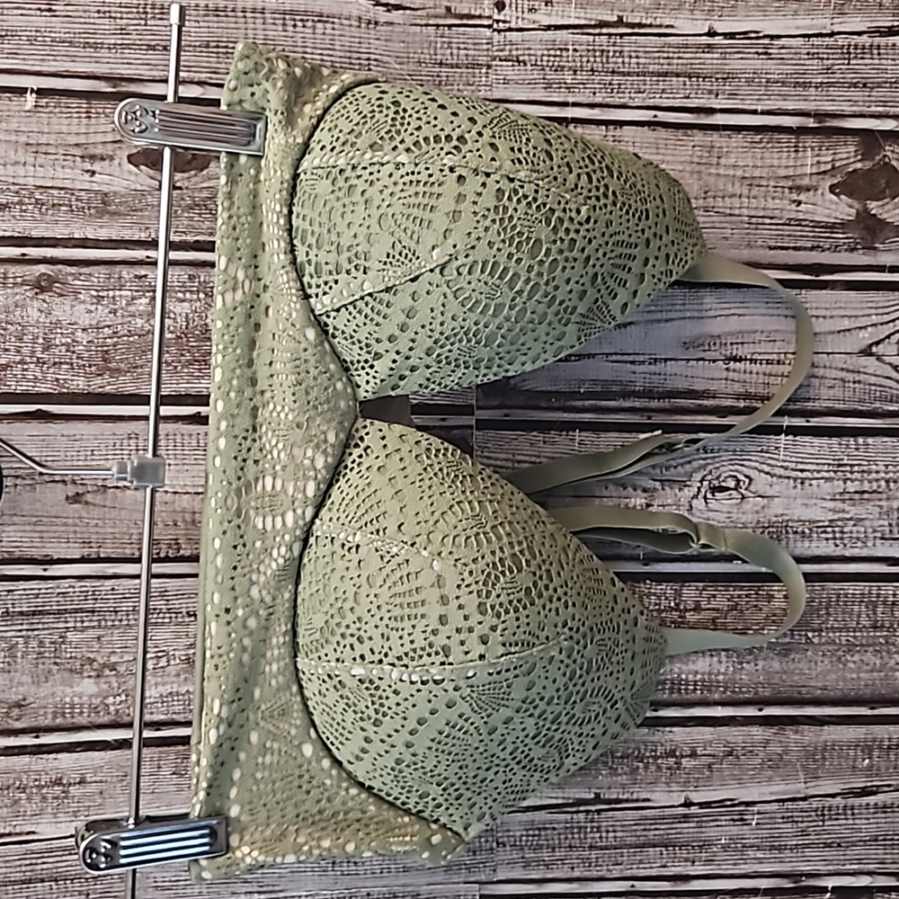Body by Victoria Lightly Lined Plunge Bra - Picture 2 of 4